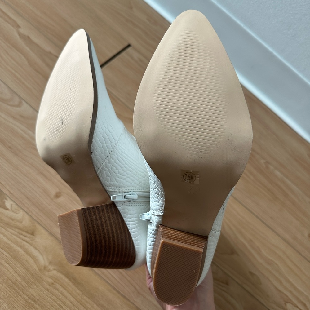 Coconuts Lulu’s White Croc Boots (Coachella / Stagecoach) - Picture 4 of 4